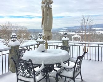 Hidden View - Rent the Inn (5 Rooms, 6 bathrooms, 10 Guests) - Purcellville - Balcón