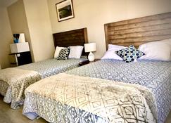 Suite 201 - Single Room With 2 Queens - Sandy Beach Suites - Pet Friendly - Long Beach - Bedroom