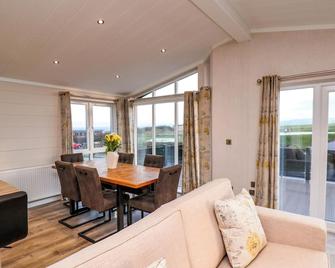 Holly Lodge - Whitby - Dining room