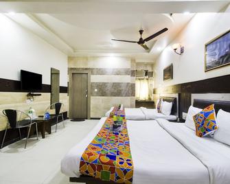 Fabhotel Alpine - Agra - Bedroom