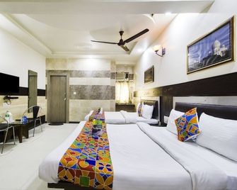 Hotel Alpine - Agra - Bedroom