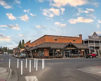 Beautiful full condo 5 minutes from Payette Lake! - McCall - Edificio