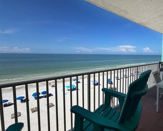 XL Family Sized Beachfront On Redington Beach! Huge Pool And Hot Tub! - North Redington Beach - Balcony