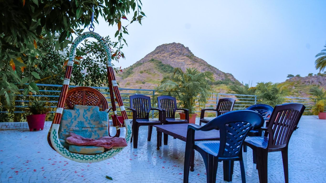 OYO 14338 Tri Valley