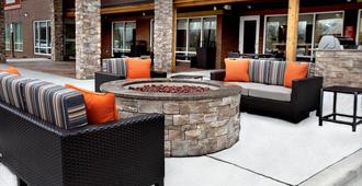 TownePlace Suites by Marriott Louisville Airport - Louisville - Patio