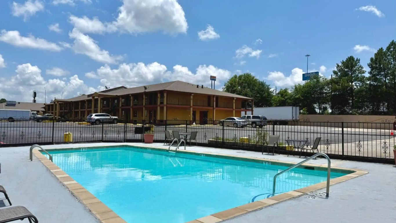 Executive Inn & Suites