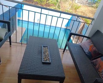 Relaxing place to stay away from home, good for 2 person only. - Bacólod - Balcón