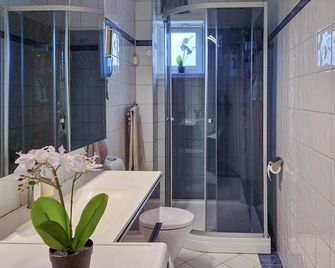 1 Bedroom Gorgeous Apartment In Larvik - Ларвік - Ванна кімната