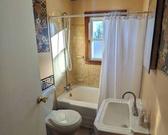 3 Bed/1 Bath Close to Everything in Robinson - Robinson