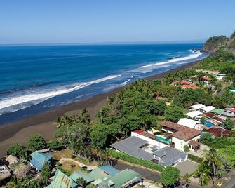 Exquisite Views from Deck! Enjoy your Gathering at this Spacious Villa w /Pool! - Playa Hermosa - Playa