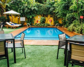 Sea Cliff Court Hotel & Luxury Apartments - Dar es-Salaam - Pool