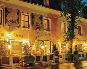 Hotel Zum Schwarzen Bären - Emmersdorf - Edifício