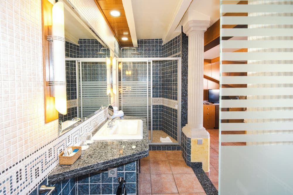 Hotel Plaça - Sant Feliu de Guíxols - Bathroom