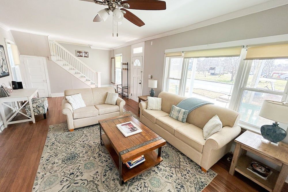 Sweet Victorian Beach Cottage - Cape Charles - Sala de estar