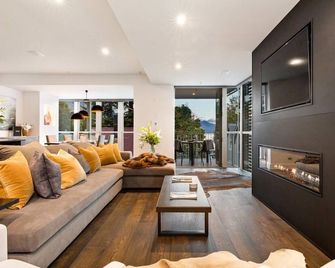 Eichardt's Private Hotel - Queenstown - Living room