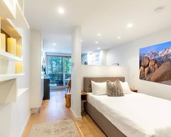 Modern Hotel-Style Studio - Timber Creek Lodge #210 by RedAwning Save 10% on 3 Nights, 15% on 5 Nights! - Truckee - Спальня