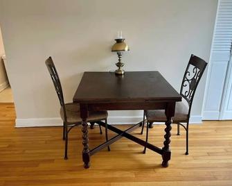 Grandma's House - Chapel Hill - Dining room