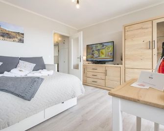 Duenenhof zum Kronprinzen Whg 73 - Wenningstedt-Braderup - Bedroom