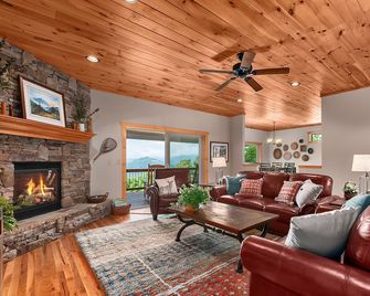 Views Experience serene stays near Great Smokies - Waynesville - Obývací pokoj