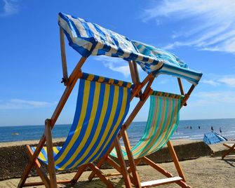 The Sandhill - Sandown - Strand