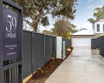 Central Studio in new townhouse - Beechworth