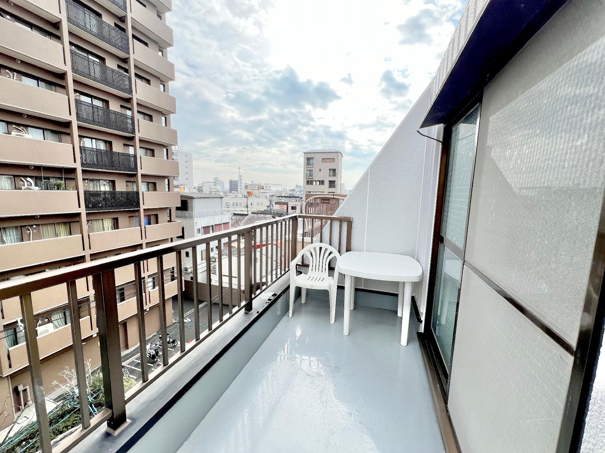 3 Minutes From Tsuruhashi Station, Ok For Up To 25 People! Family Room, 30 Seconds To Combini! - אוסקה - מרפסת