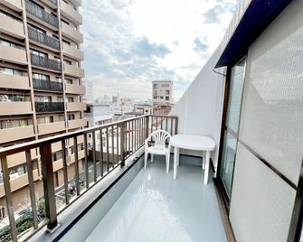 3 Minutes From Tsuruhashi Station, Ok For Up To 25 People! Family Room, 30 Seconds To Combini! - אוסקה - מרפסת