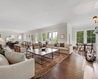Lost Lane-Secluded Luxury Retreat w/ Hot Tub in Ellison Bay - Ellison Bay - Sala de estar