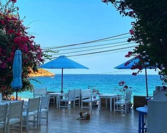 Blue Anchor Lodge & Cafe-Binh Ba Island - Cam Ranh - Restaurant