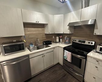 Stylish Open Cozy & Contemporary Living Space - Prince George - Kitchen