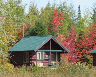 Cozy Cabin With Pond View - Sebec - Building