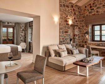 100 Rizes Seaside Resort- Small Luxury Hotels of the World - Gytheio - Bedroom