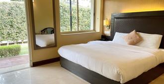 Status Club Resort - Kanpur - Bedroom