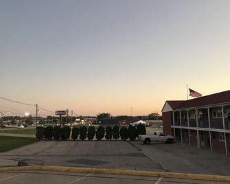 Colonial Inn - Dyersville - Gebouw