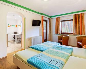 Spacious Apartment in Saalbach-hinterglemm near Ski Area - Saalbach - Schlafzimmer