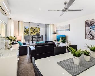 Redvue Apartments - Redcliffe - Bedroom