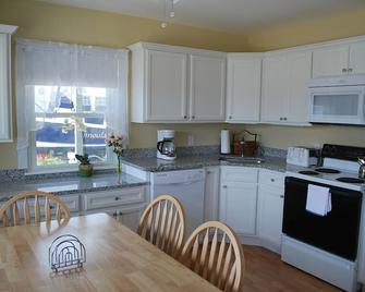Fantastic Water Views, Bay Beach, Pet Friendly - Spray Beach - Kitchen