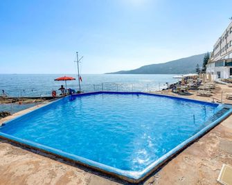 Hotel La Perla Del Capo - Ospedaletti - Басейн