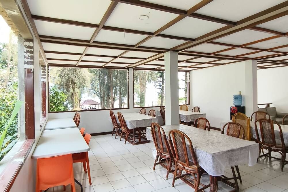 باندو ليك سايد هوتل توكتوك