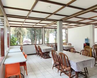 Hotel Pandu Lakeside Tuktuk - Parapat - Restaurant