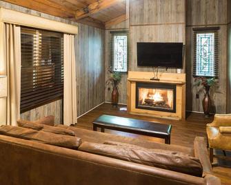 Forrest Hills Mountain Resort - Dahlonega - Living room