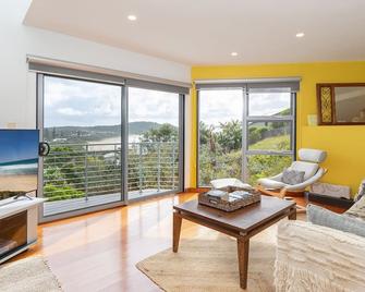 Laaqua - Smiths Lake - Living room