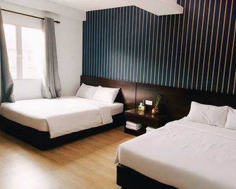 7 Hotel - Simpang Ampat - Bedroom