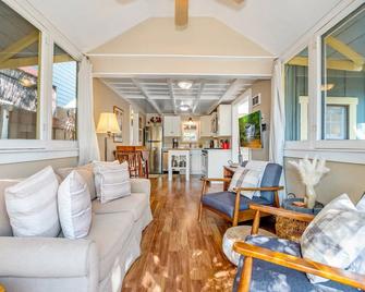 Charming cottage in North Park - San Diego - Living room