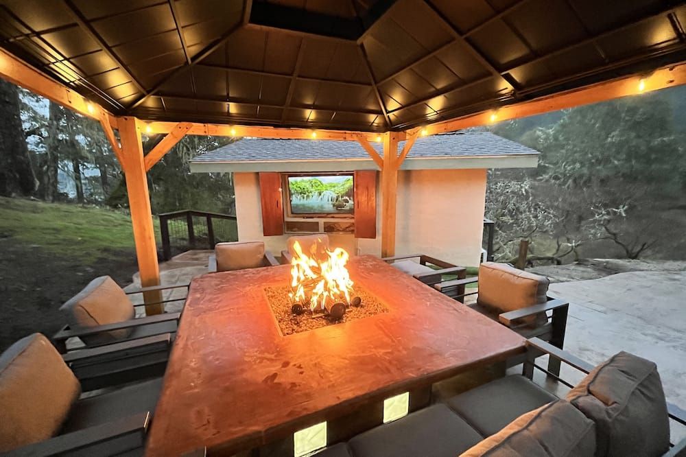 The Hobbit House: Avenue Of The Giants Adventure! Hot Tub/ Fire Pit/ 5bdr/ King - Garberville - Binnenhof
