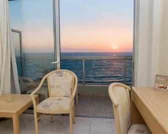 Hotel Riviera - רודוס (עיר) - מרפסת