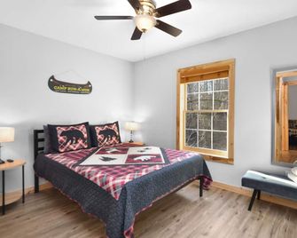 Tsaliwood Cabin - Sevierville - Bedroom