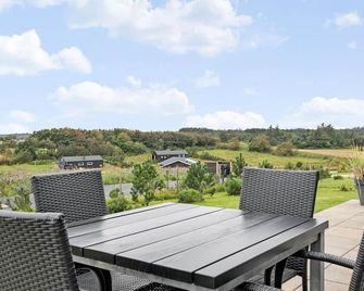 Amazing Home In Fjerritslev - Fjerritslev - Innenhof