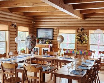 Seclusion, serenity, and privacy await..get away from the everyday at Bluewater - Lewisporte - Restaurante