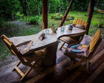 Bahia Rica Fishing & Kayak Lodge - Cobano - Patio